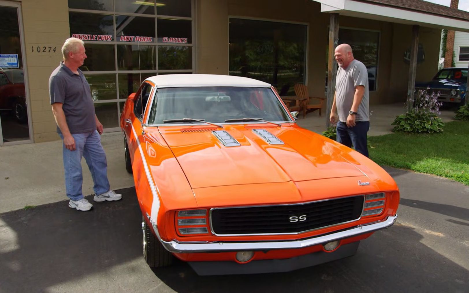 一辆1969的科迈罗大黄蜂,能在当铺卖多少钱,老板称他也想当回人