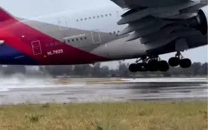 Download Video: A380雨后震撼起飞 看强大的推力直冲云霄！