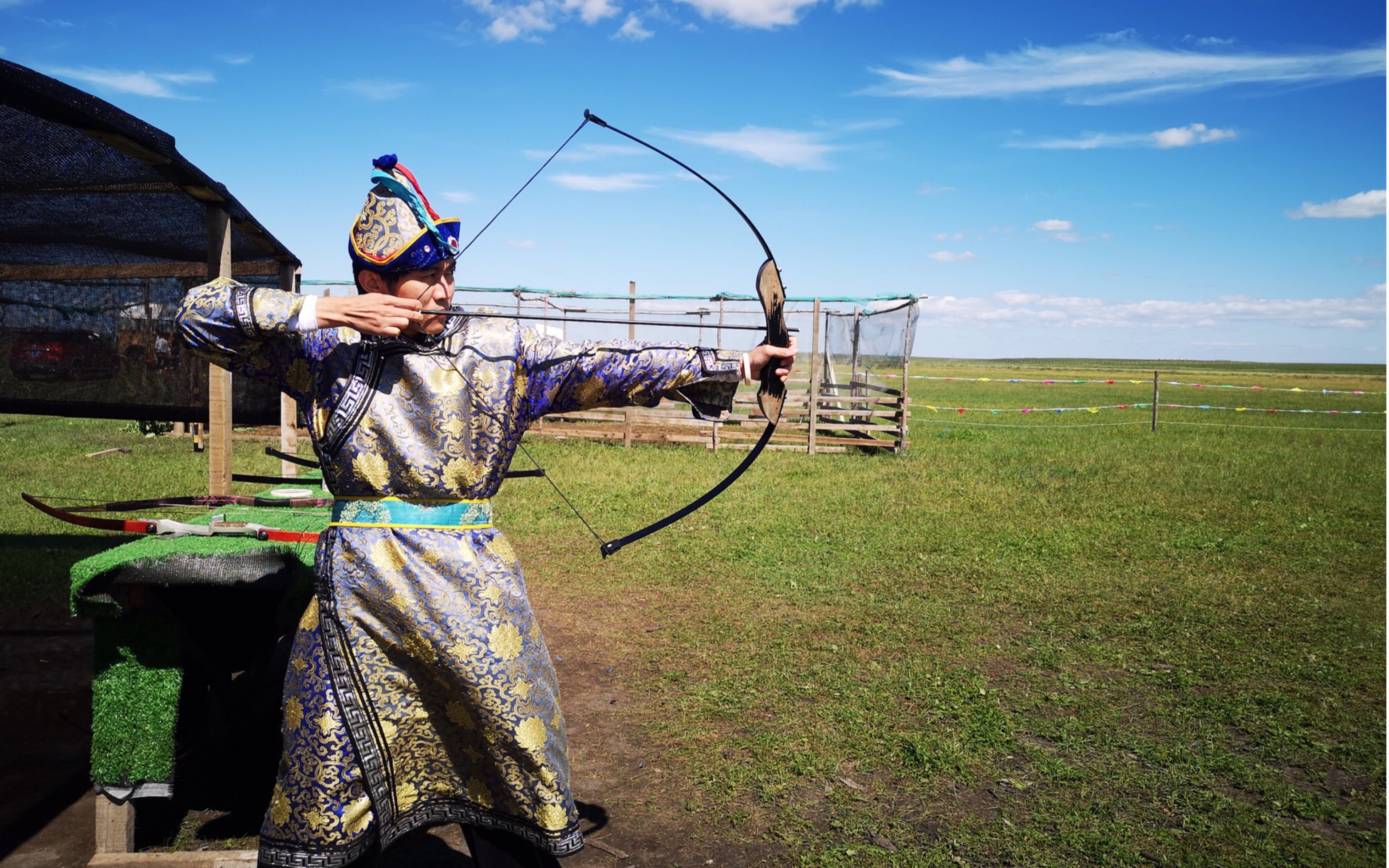 体验体验草原生活骑马射箭