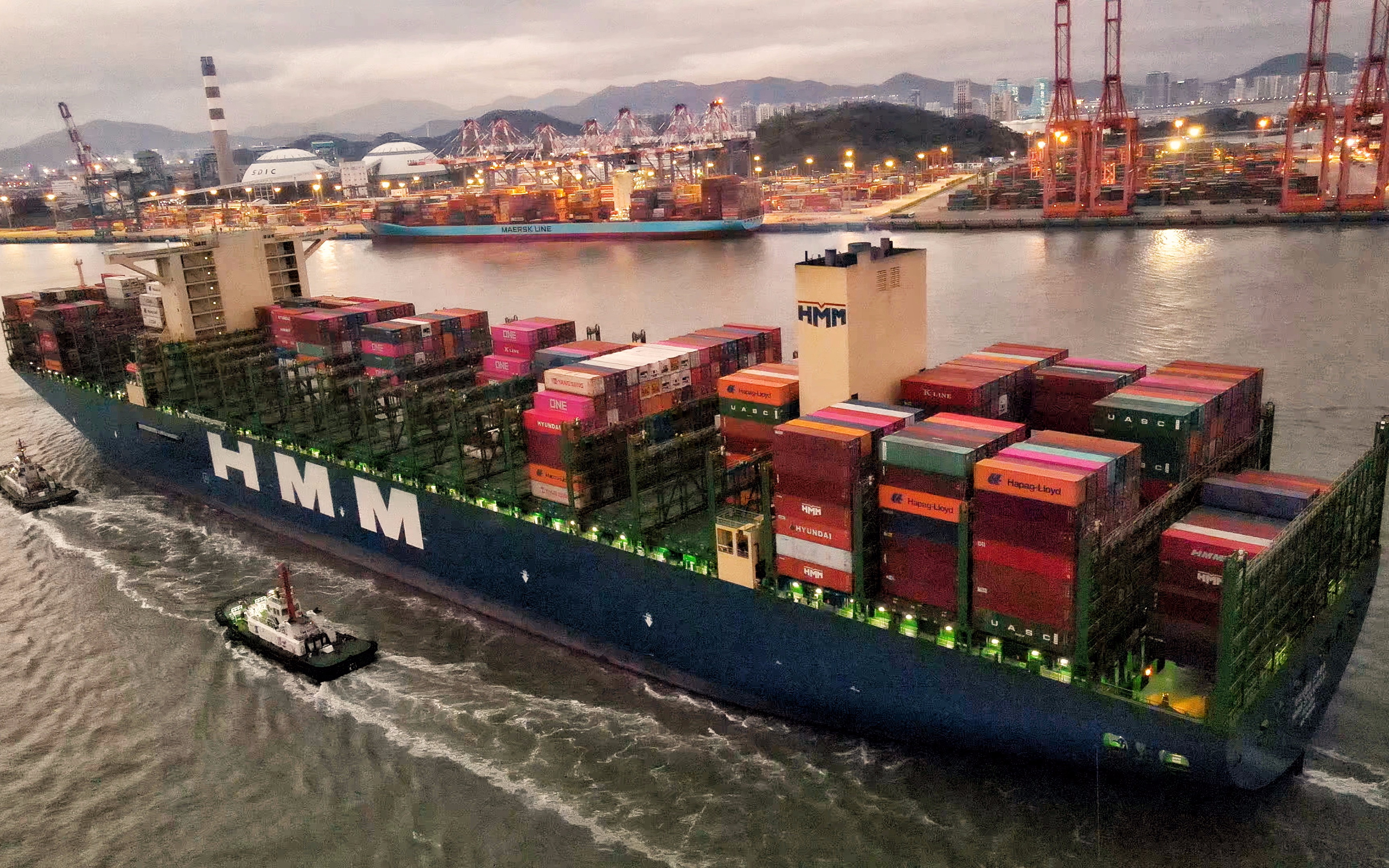【航拍】全球最大货船:hmm——《启航厦门》