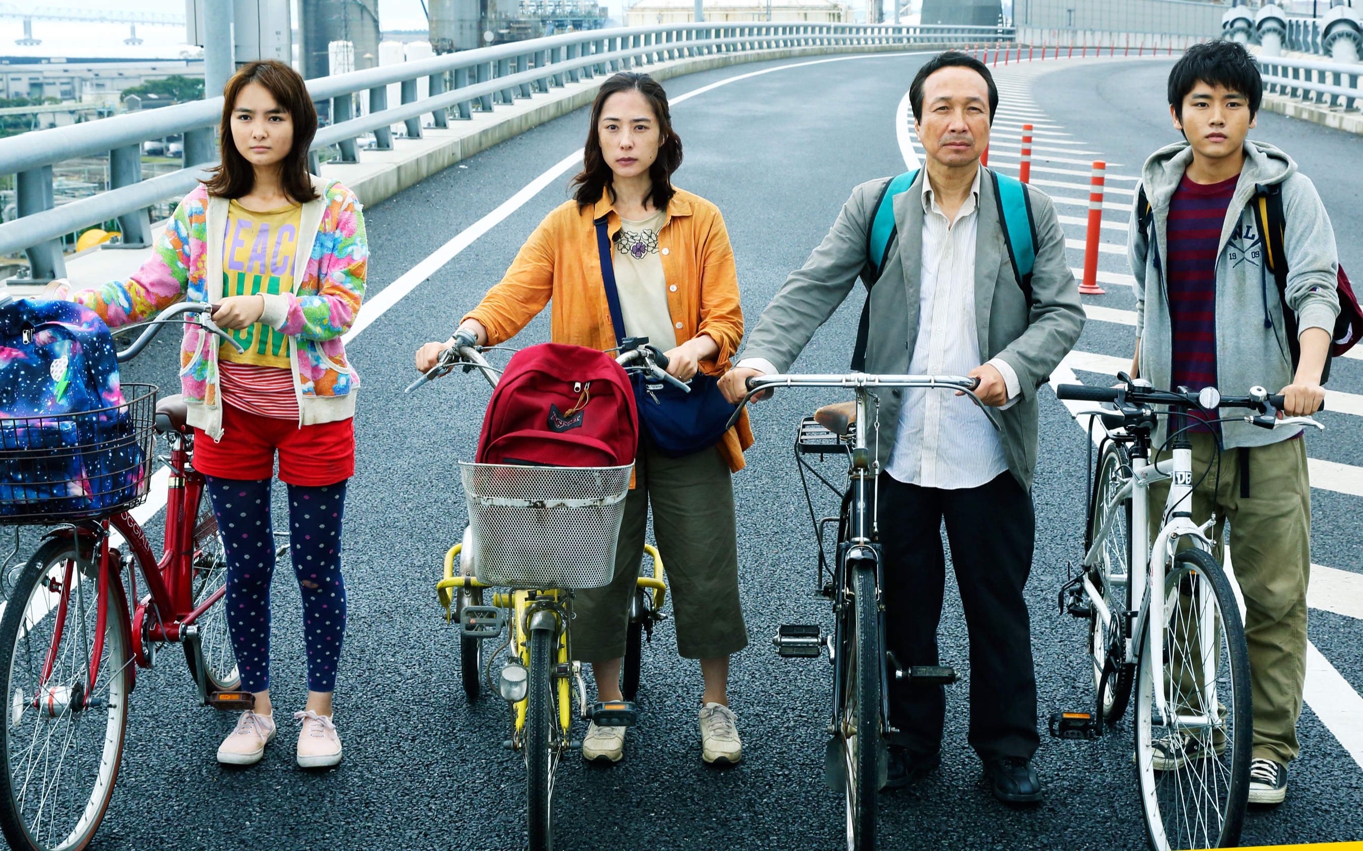 8分钟看完电影《生存家族》,超治愈,有自行车还要啥玛莎拉蒂