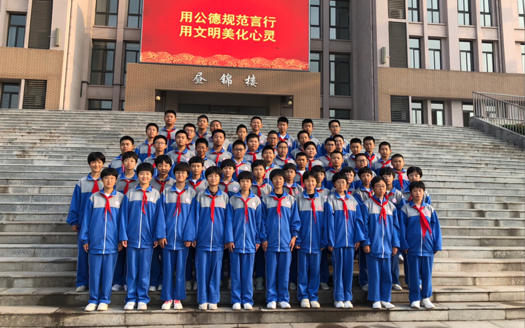 安阳昼锦中学学生坠楼图片