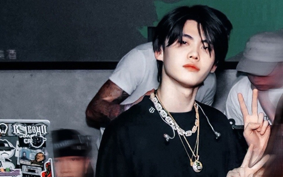 帅气(bushi)面具沙一汀