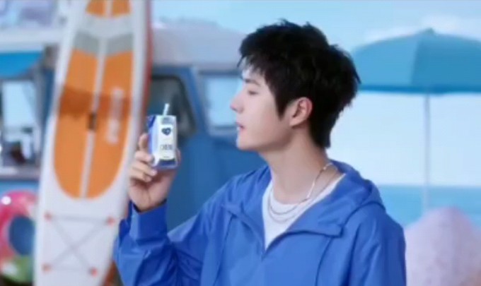 【王一博纯甄品牌代言人】滑板,沙滩,海浪…和@uniq—王一博一起为