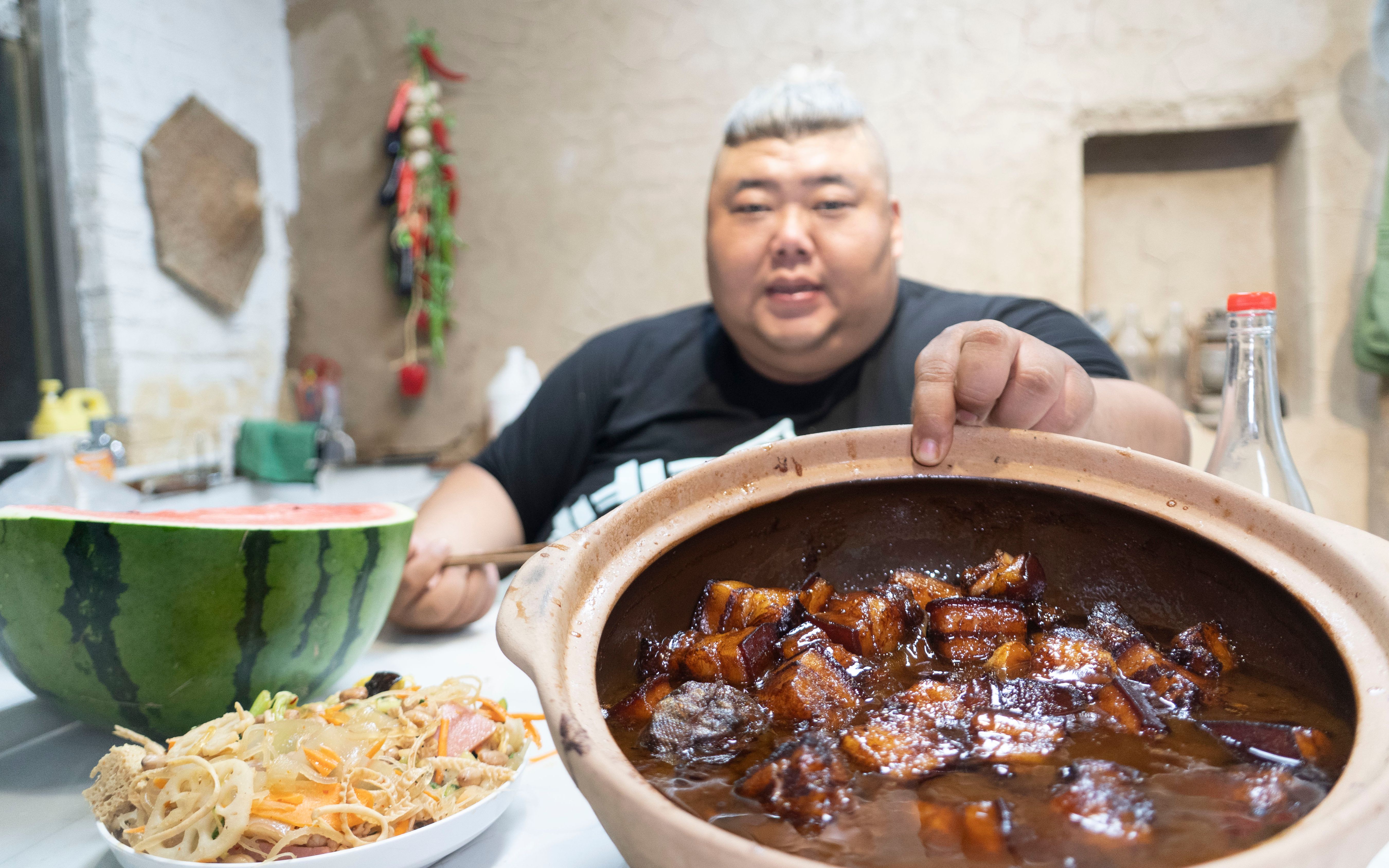 [图]猴哥的红烧肉美味可口肥而不腻，搭配美酒三碗不过岗，太猛了！