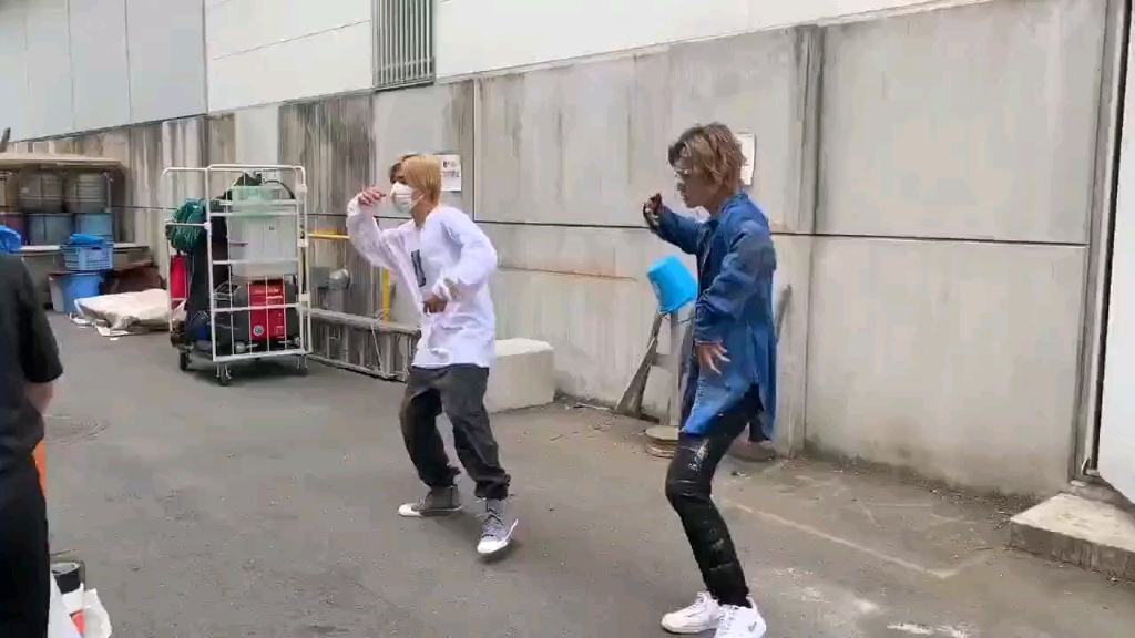 皮套演员机界战队痛快凯撒跳舞练习