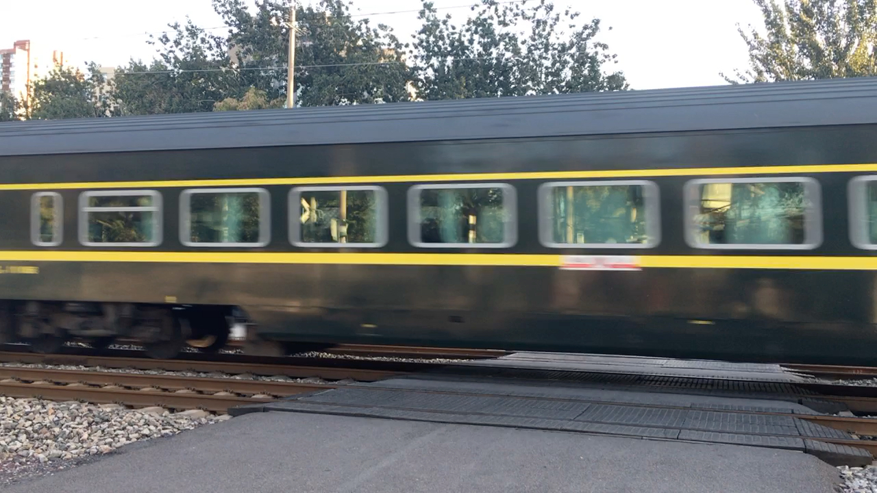 10.14 df11g 0025-0026 牵引k7720次列车通过水南庄道口