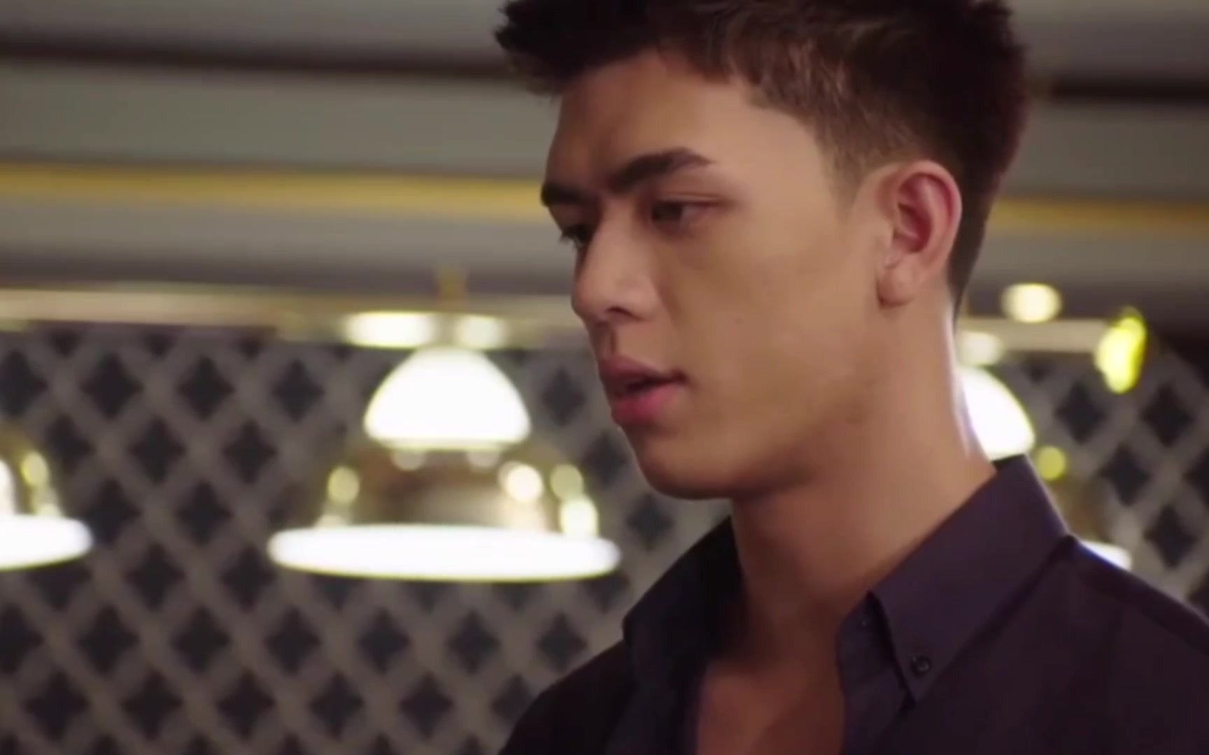 欲火蝴蝶娜碧为了查清楚姐姐失踪的原因不惜代价以身试险