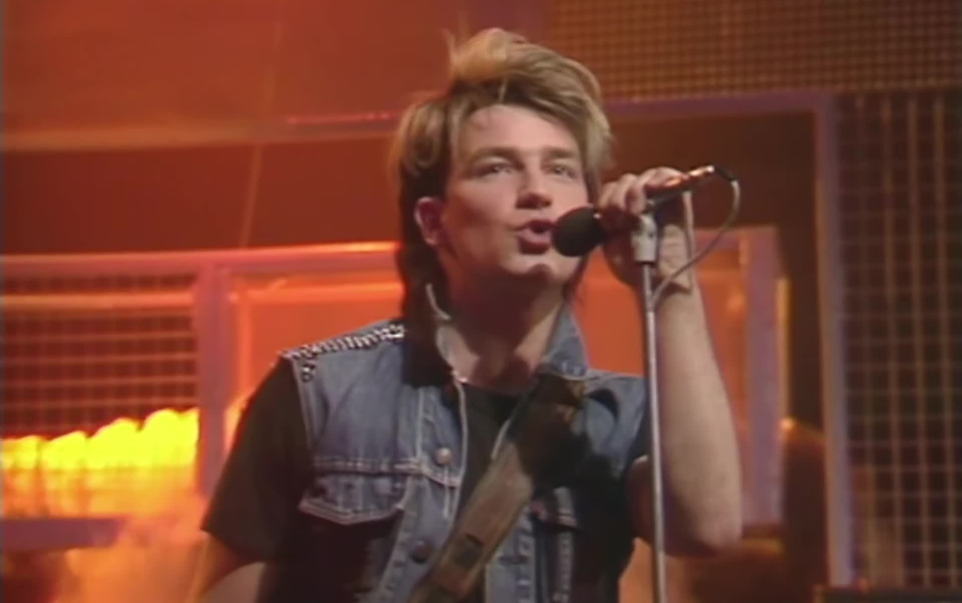 [图]后朋 | U2 - New Year's Day (Top Of The Pops 1983) | TV