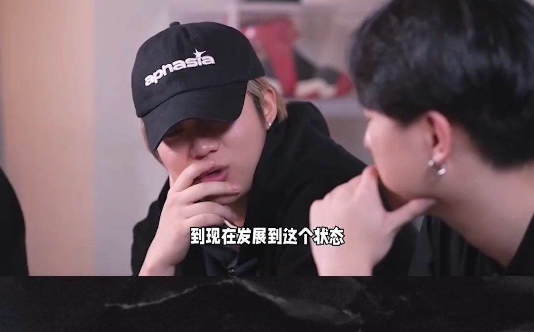 震惊 pgone王唯楚公开谈论hhh红花会