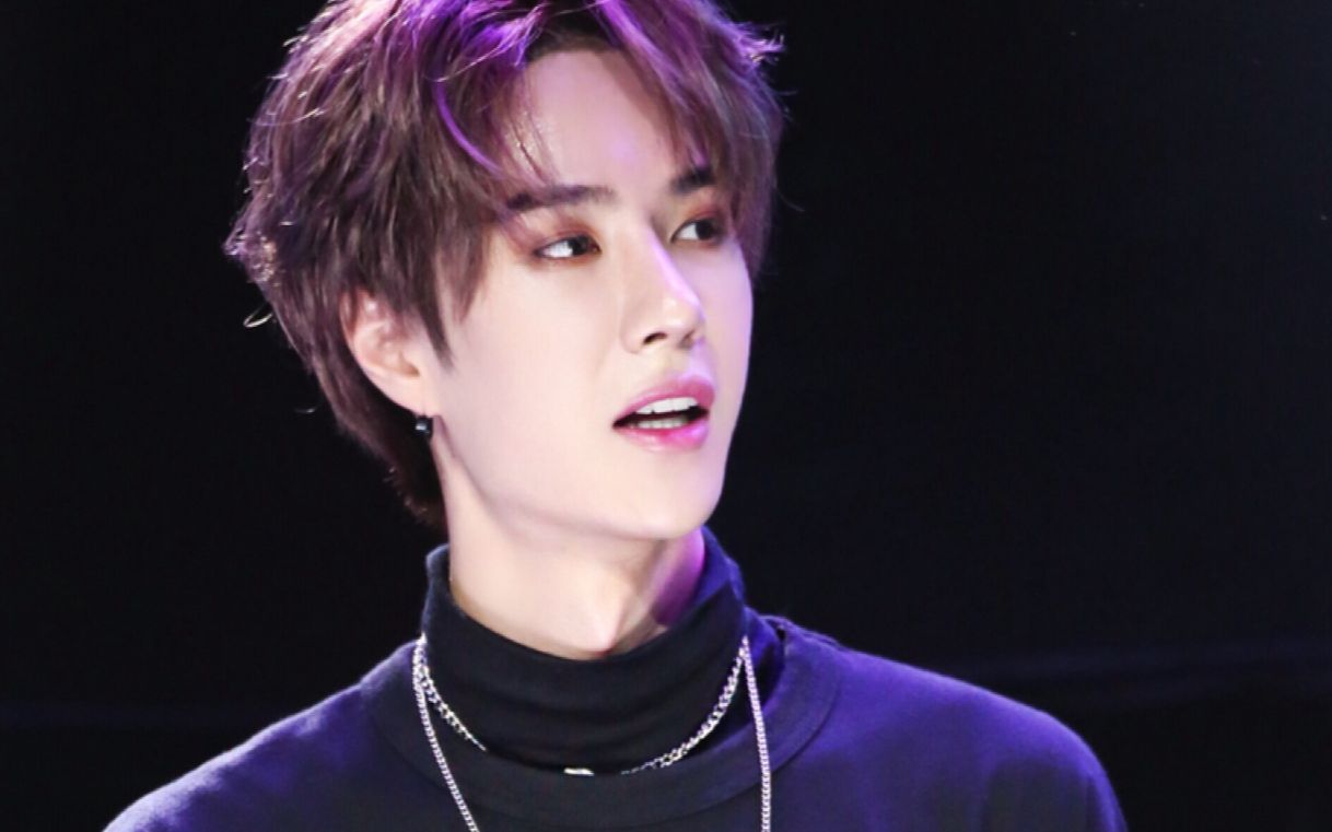 王一博散落的华服舞台来咯湿发造型太可了吧