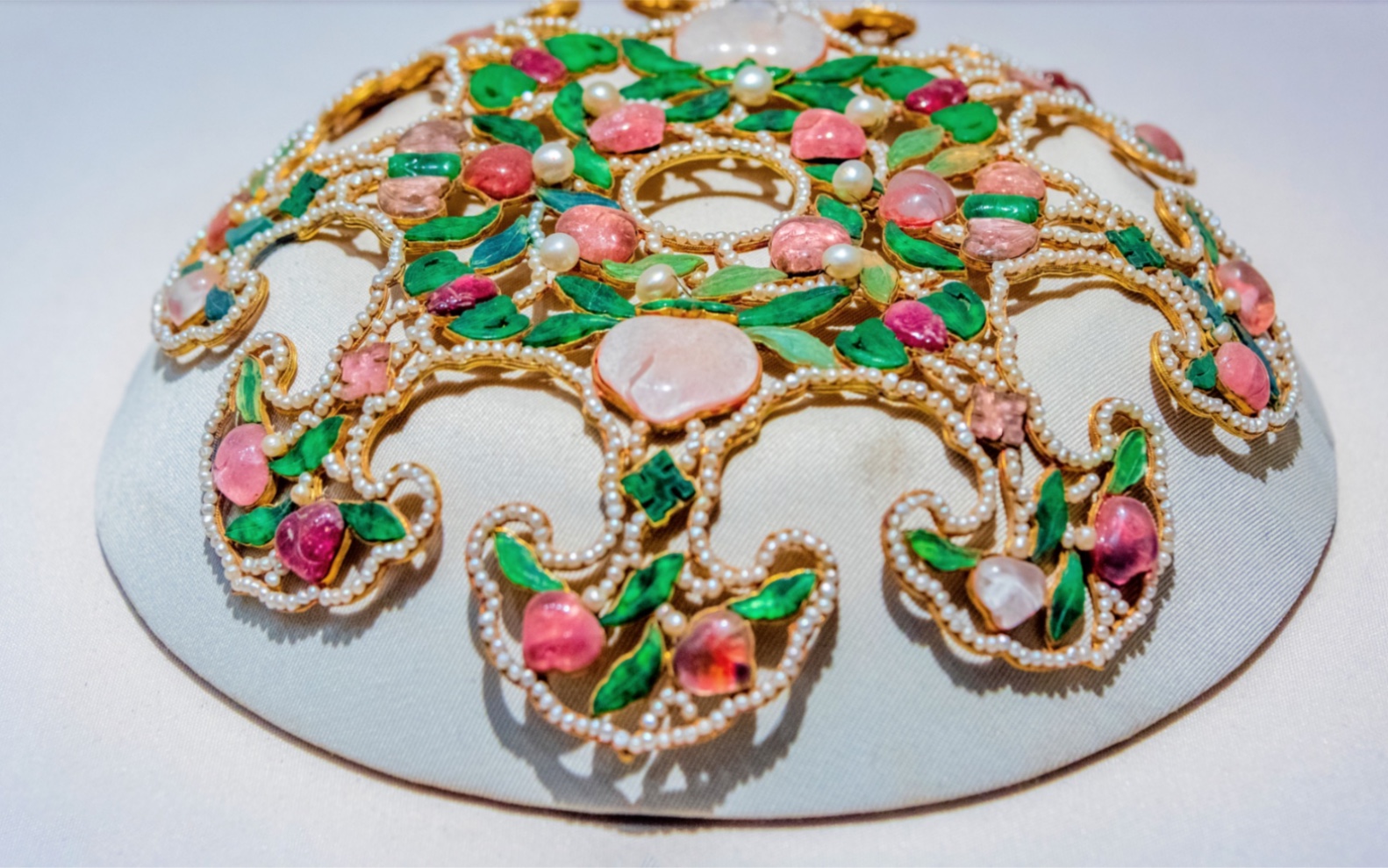 故宫博物院藏 清代金嵌珍珠宝石帽花