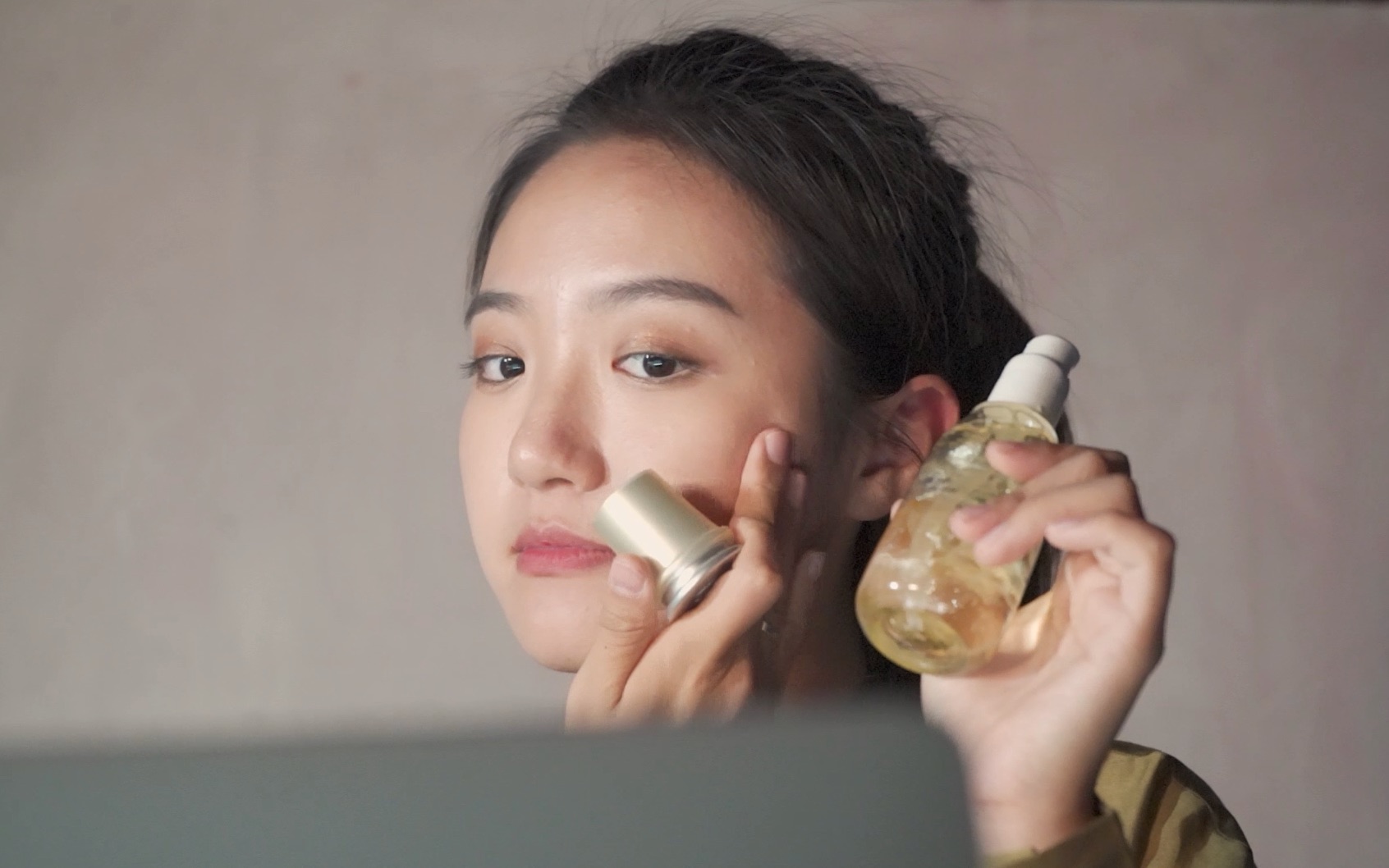 一叶子熬夜精华广告