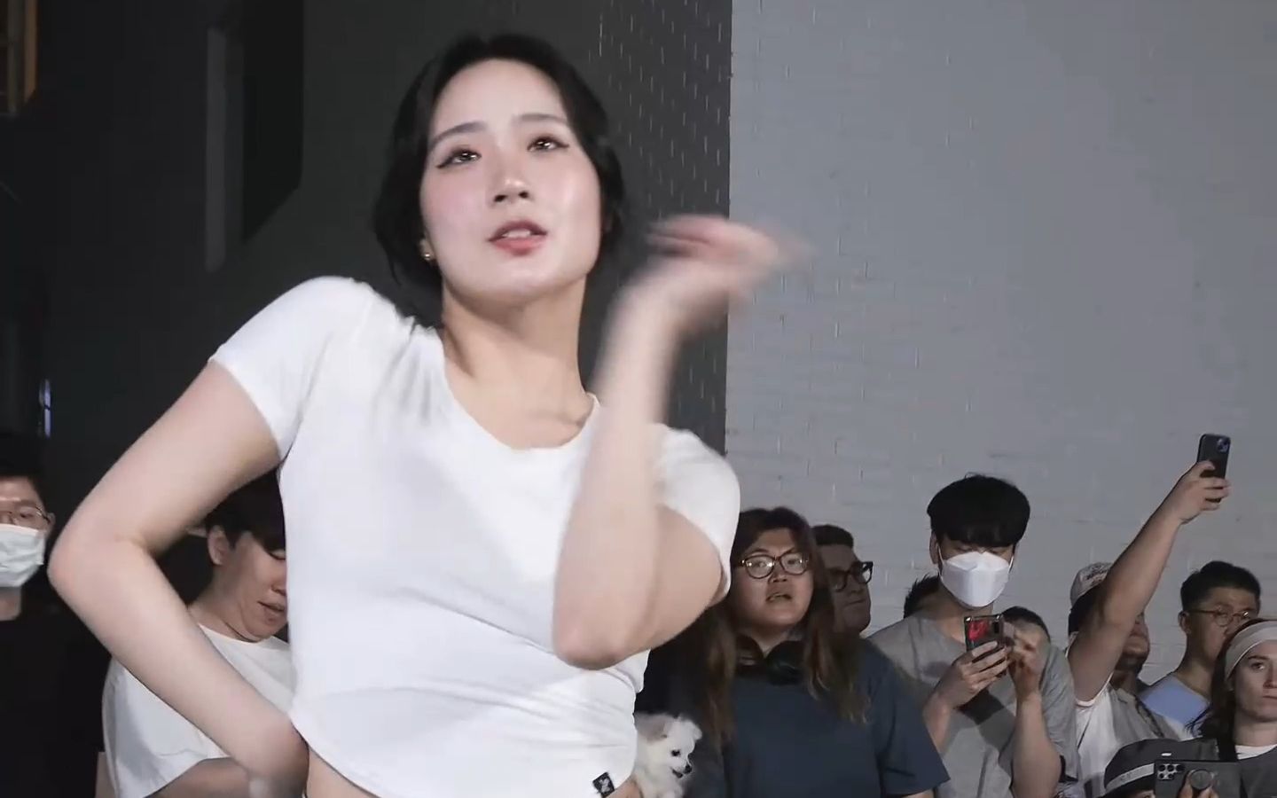 韩国牛仔裤美女,街头激情热舞