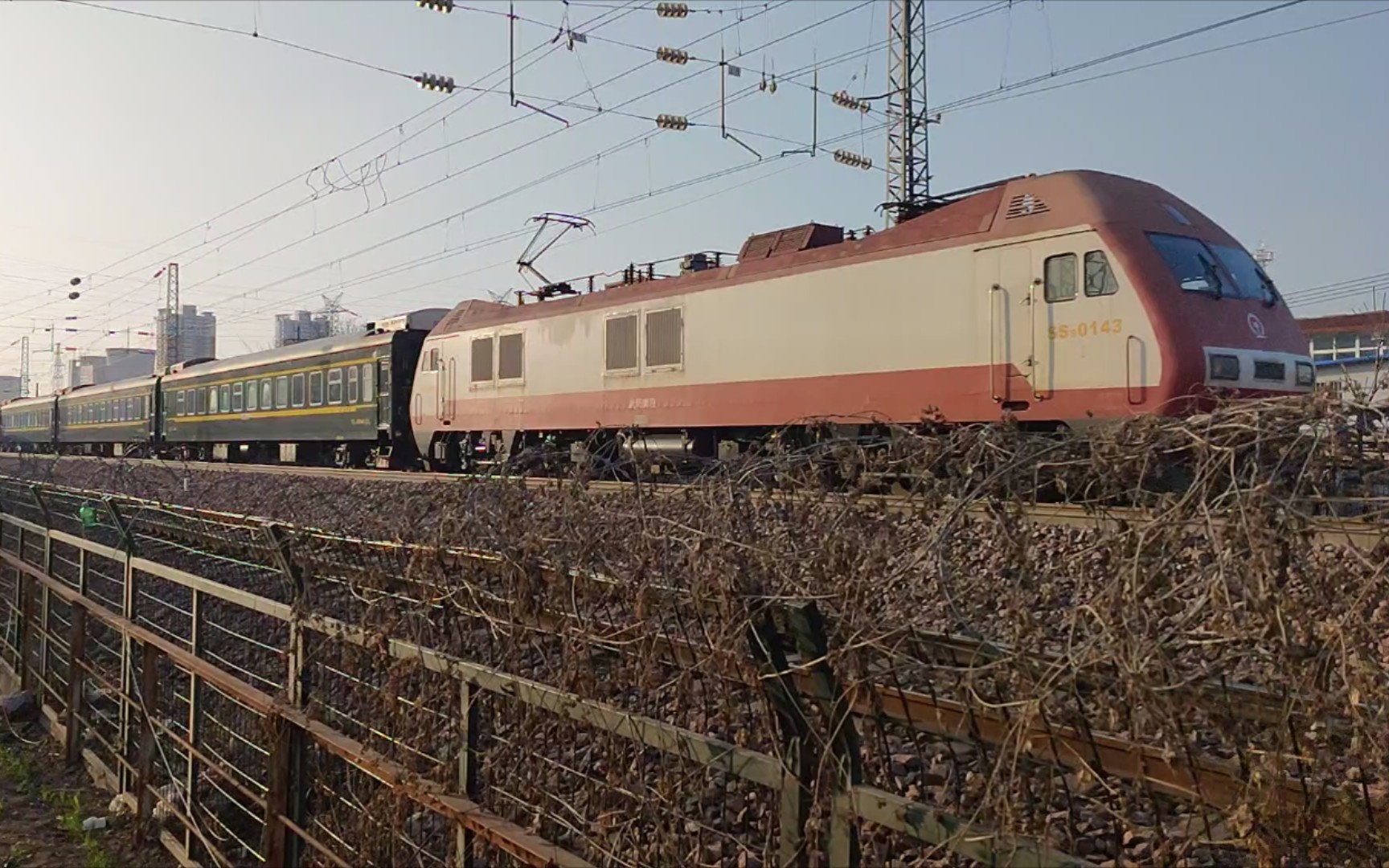 19 17:04 武局南段ss9g-0143担当客车k462/3次列车(平顶山-上海)本务