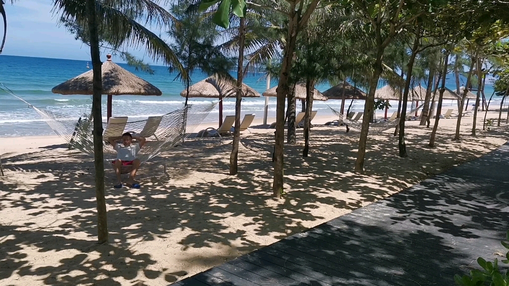 去不了国外,那就假装在夏威夷海边晒太阳