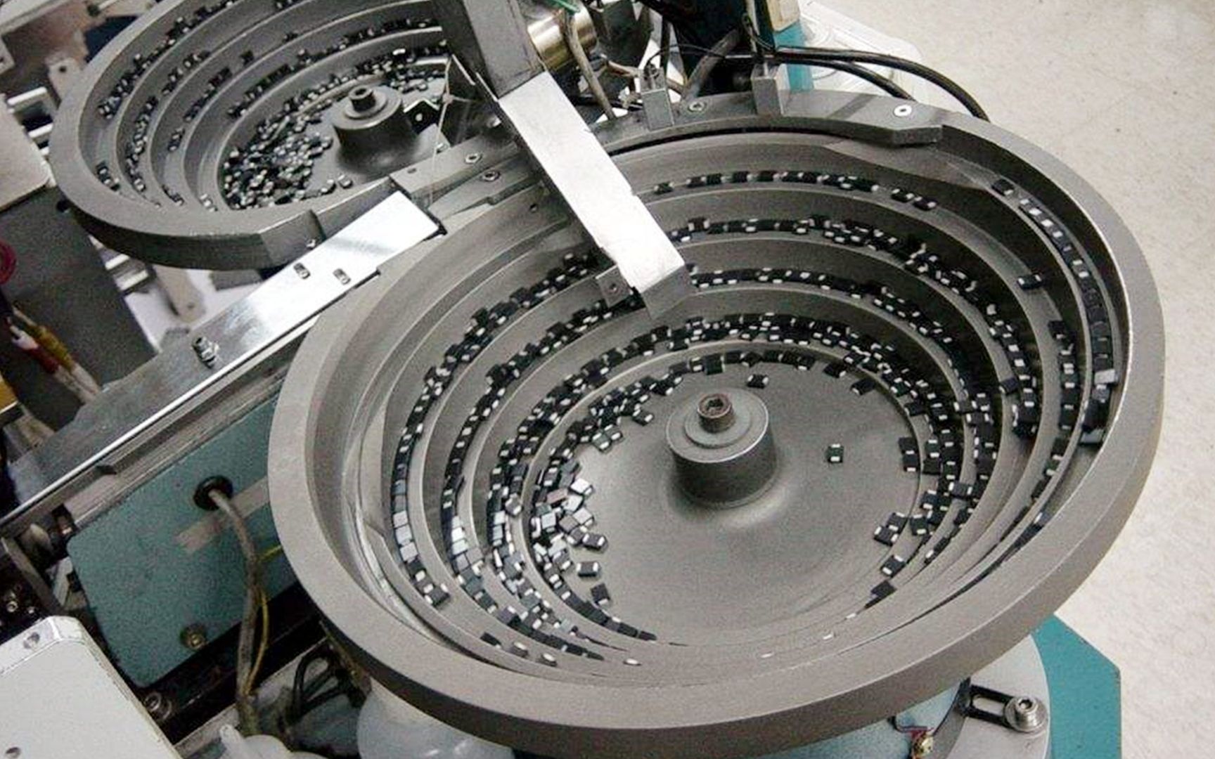 五年机械设计经验都搞不明白振动盘出料,分料结构?思路比经验还重要!