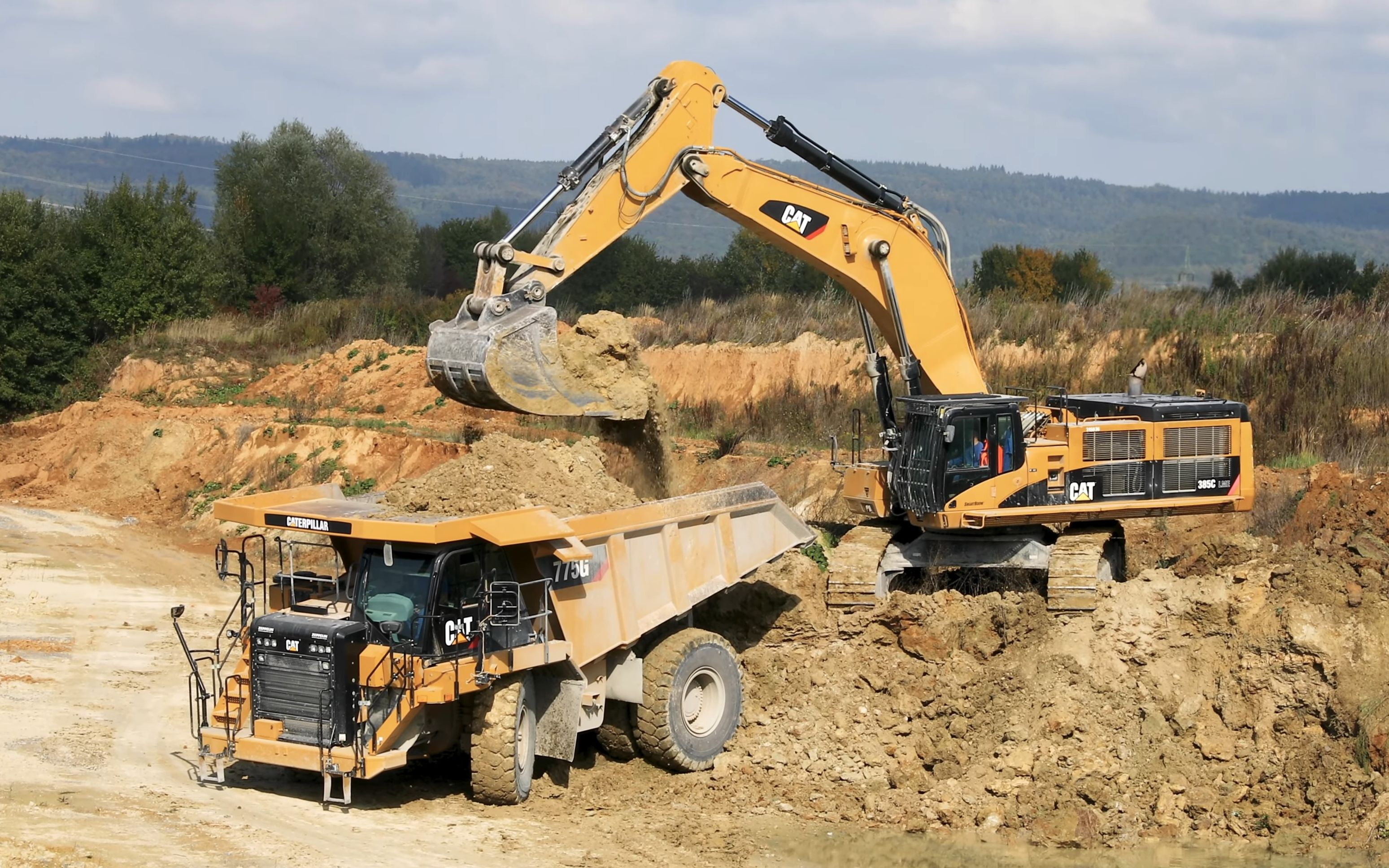 cat 385c挖掘機土方裝車現場4k - 影音視頻 - 小不點搜索