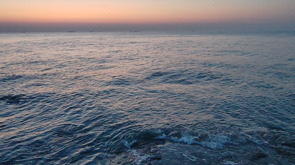 秦皇岛碧螺塔绝美日出海面