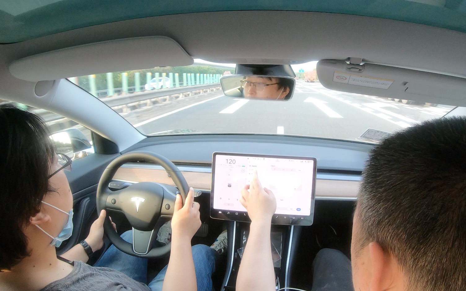 tech喵高速驾驶体验特斯拉model3有钱一定买一个
