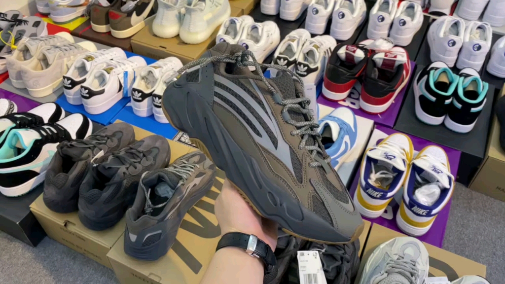 adidas yeezy boost 700 v2 geode 晶洞宝藏 灰色 老爹鞋