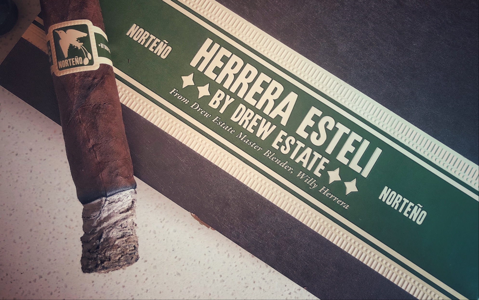 【雪茄开箱以及个人品吸分享】2016年CA评分第七名德鲁庄园Drew Estate Herrera Esteli Norteno Robusto Grande哔哩哔哩bilibili