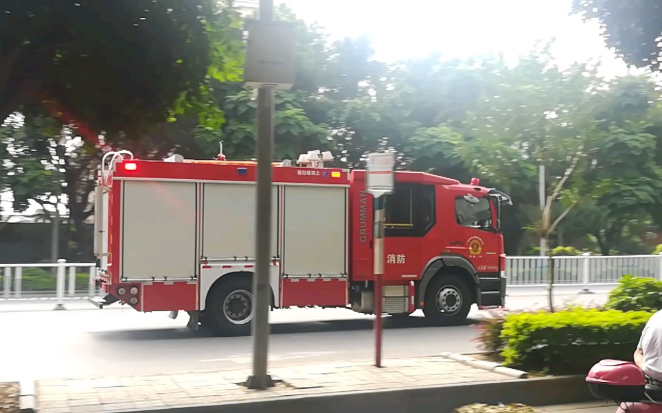 【腾东】柳州消防壶西消防中队格拉曼消防车出动