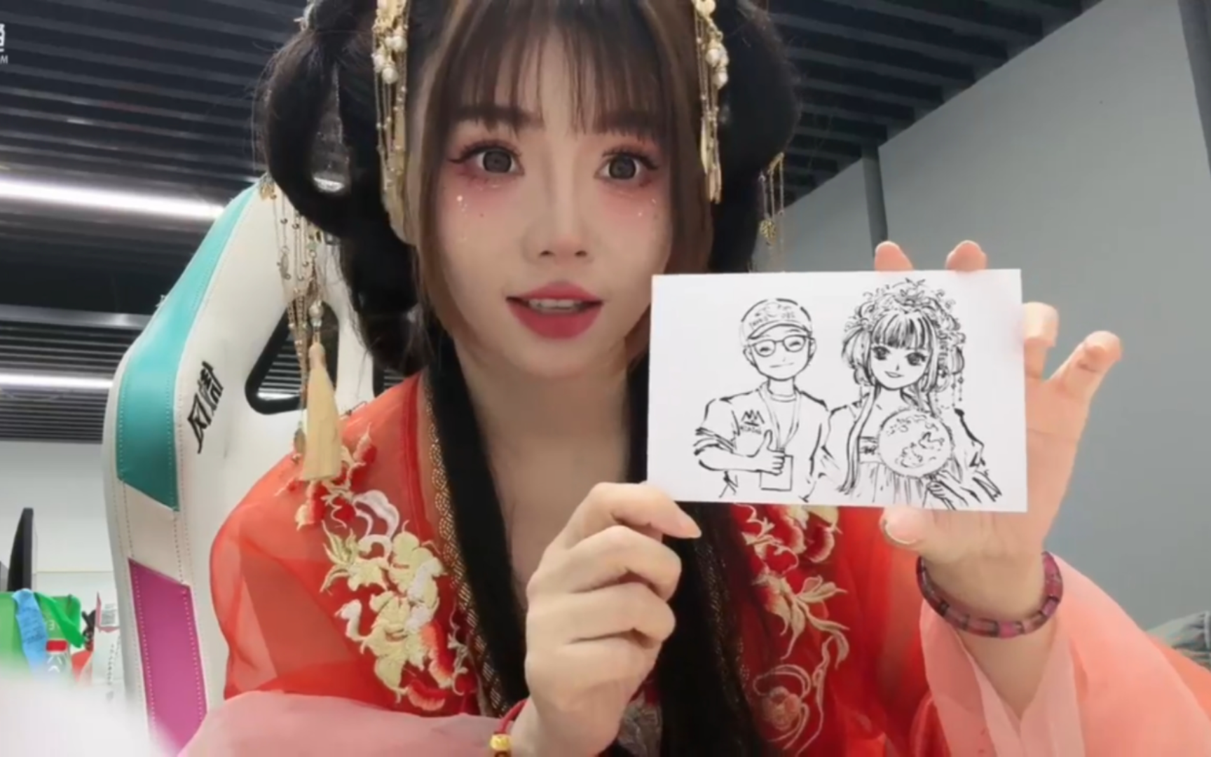 李培楠线下打假赤小兔:把她美颜给她关了,瘦脸重置了