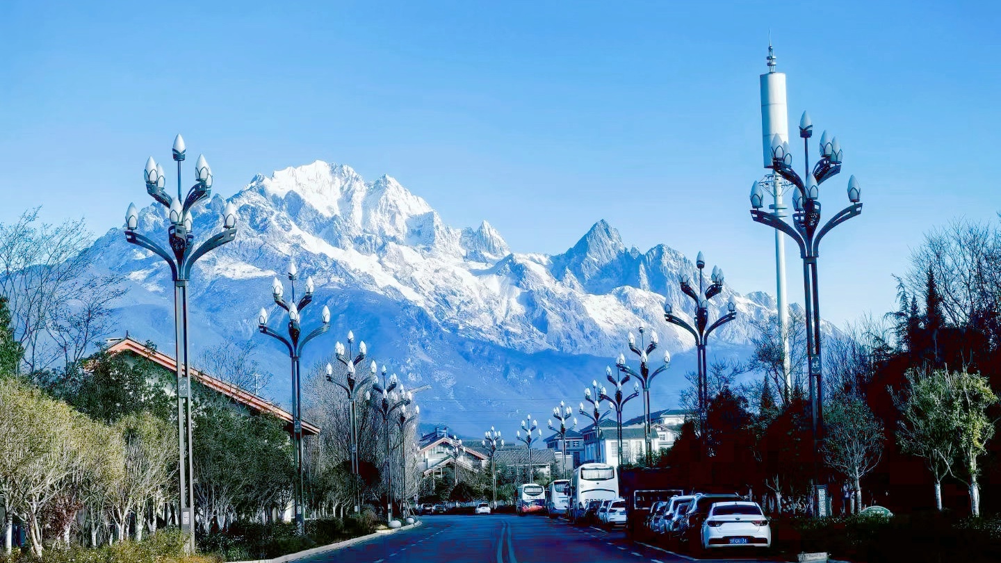 大雪后的玉龙雪山,仙气弥漫的感觉