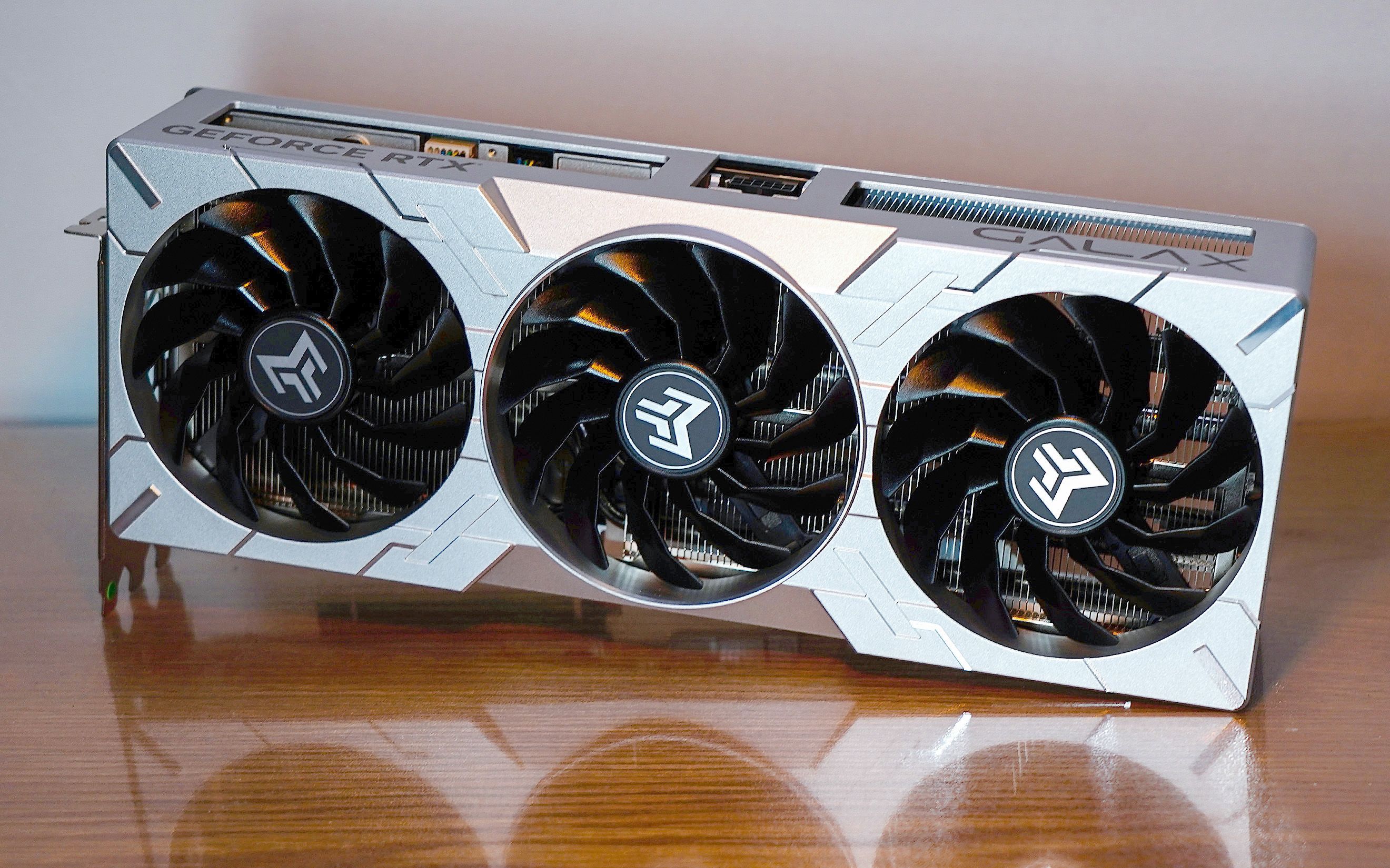 新一代核弹驾到!影驰 rtx 4090 金属大师简单开箱