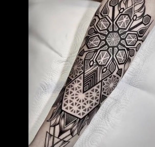 花臂纹身点刺纹身图腾纹身纹身观音桥纹身