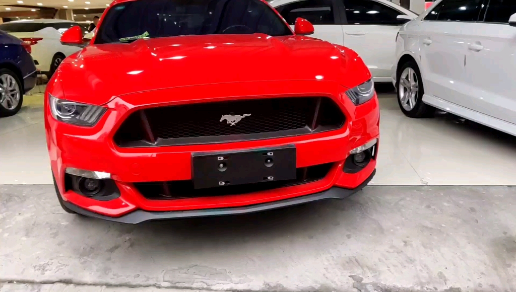 老表二十多万买的野马打开车门看到星空顶那一刻感觉太值了