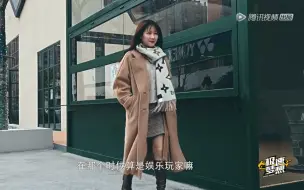 Tải video: 官方解说：董闻闻、崔金 的变形记  “飞车史上最美职业选手变形记，虽然做不了最强的赛车手但能做最美解说”