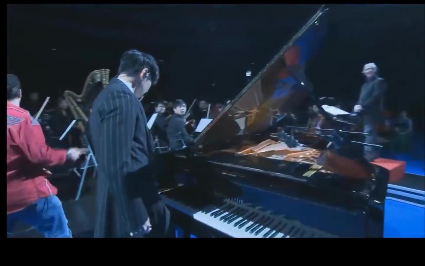 林俊杰壁纸弹钢琴图片