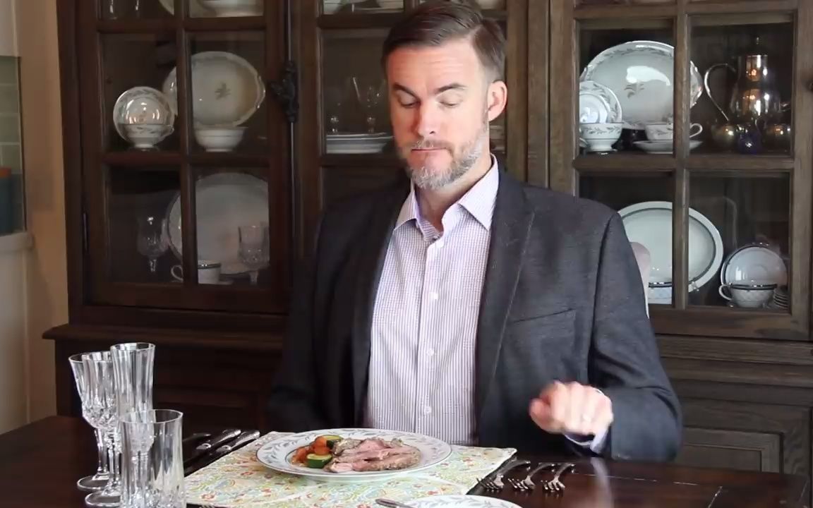 [图]Guy-Sep 19-Video-Table Manners 101_ Basic Dining Etiquette-