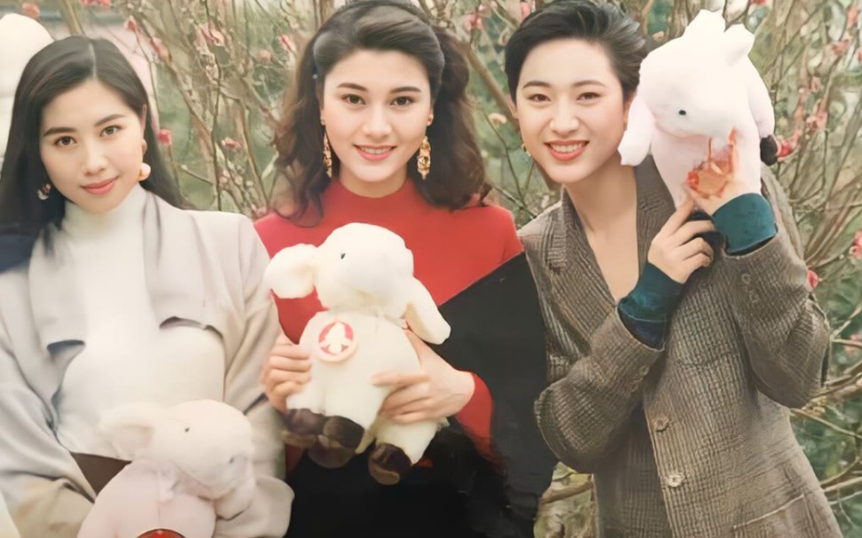 港姐冠军合影旧照,短发美女天花板陈法蓉