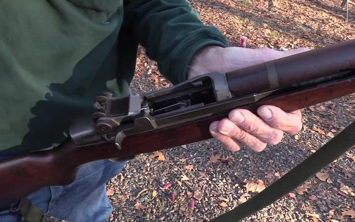 防止m1加兰德装填夹手的小技巧-how to load an m1 garand!