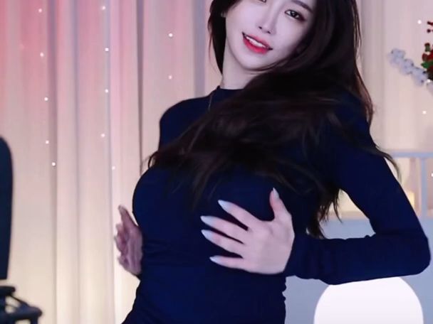 尹素婉 今天是蓝色的