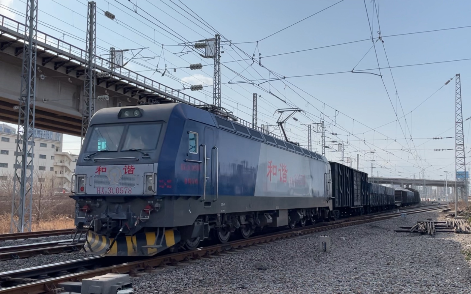 (客机拉货)济局青段hxd3c0578牵引胶济线上行小运转列车驶离沙岭庄站