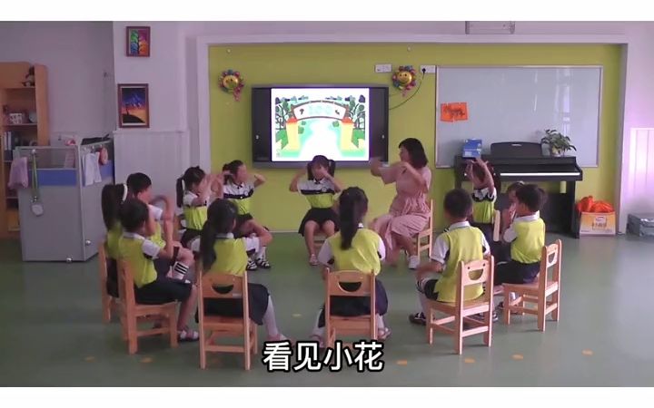 《去郊游》幼儿园大班音乐律动公开课活动目标:1、感受音乐欢快的特点,理解音乐的主题.2、尝试用动作表达自己对音乐的理解和感受,体验随乐表演的...