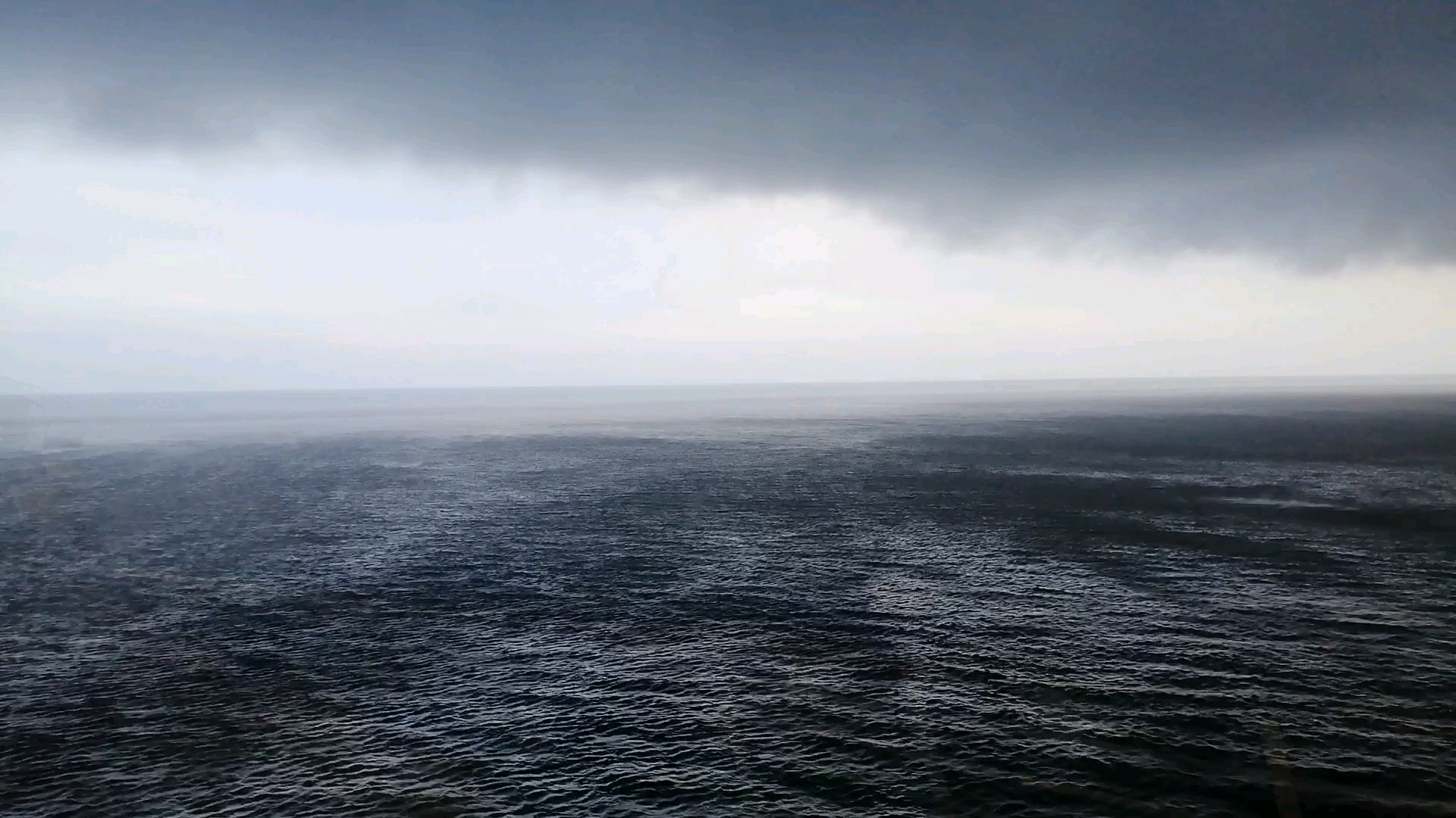海上暴雨前夕与闪电7315