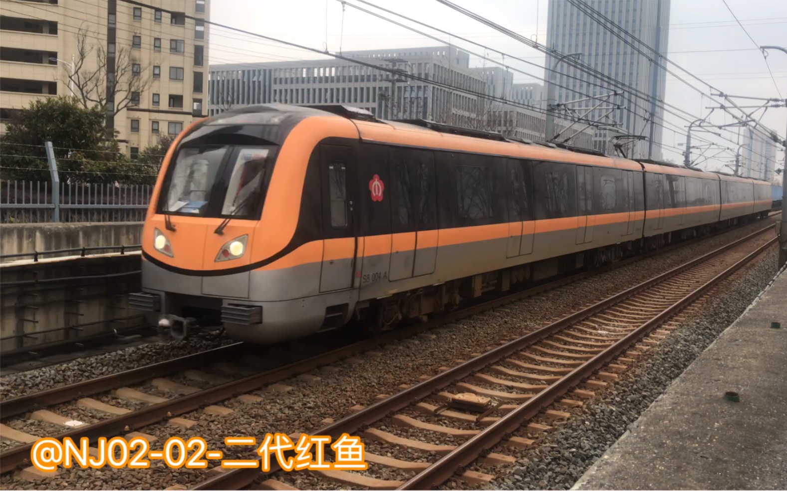 南京地铁s8宁天线列车出入地