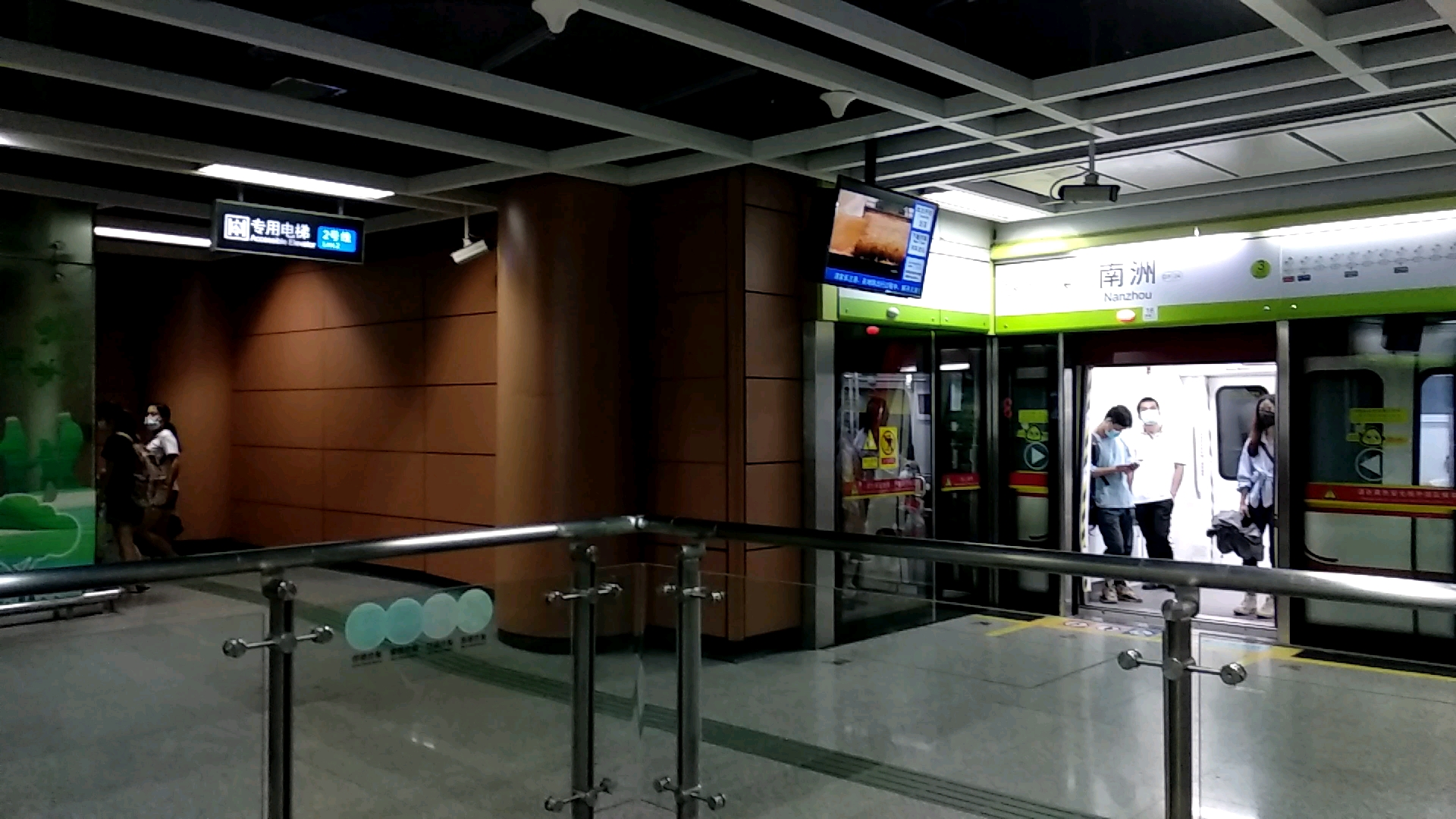 广州地铁广佛线b3鬼叫红带车,gf*085-086出站(沥滘方向,南洲拍摄)