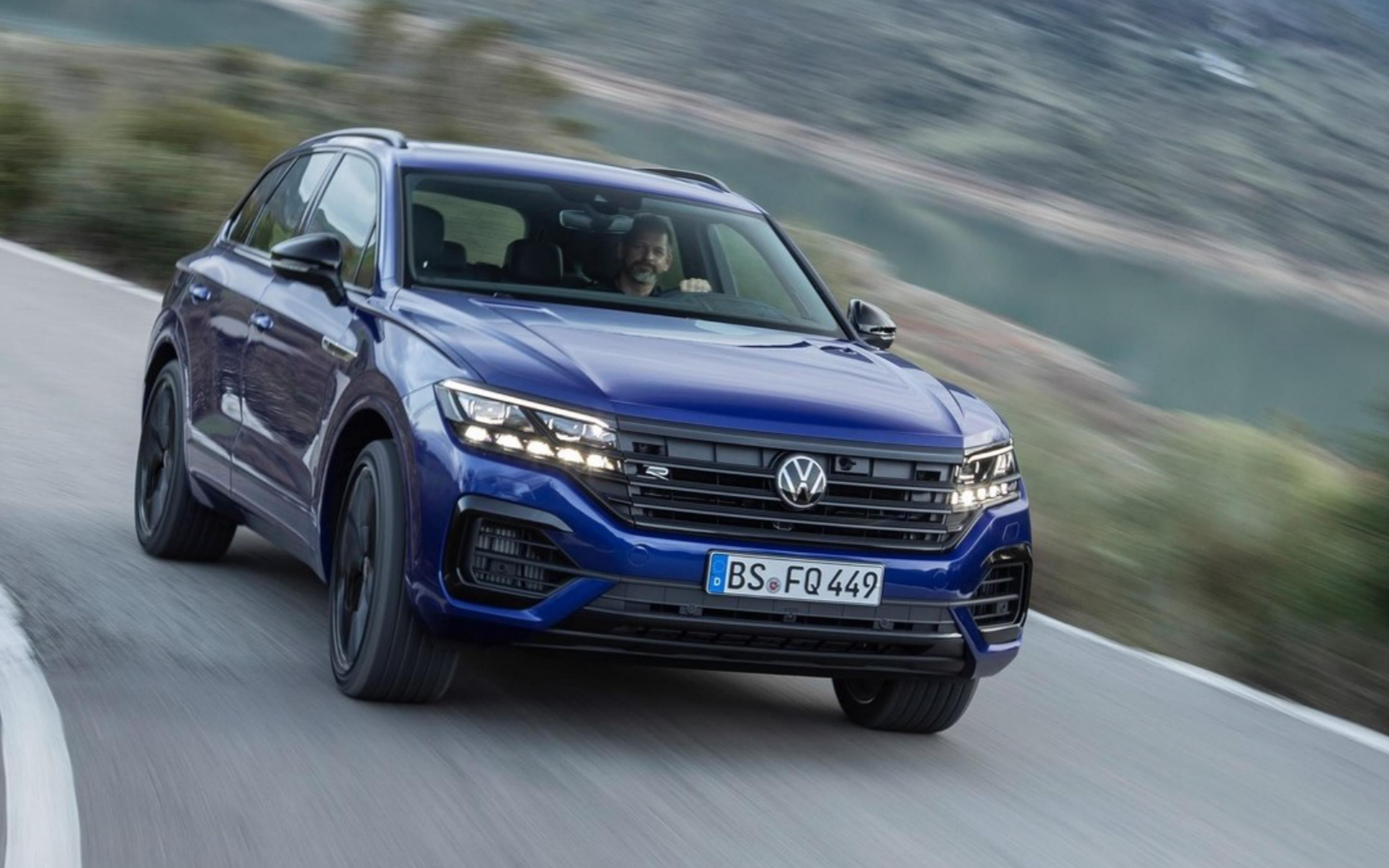 49万!与宾利添越同平台,搭340匹v6 全时四驱,新款大众途锐亮相