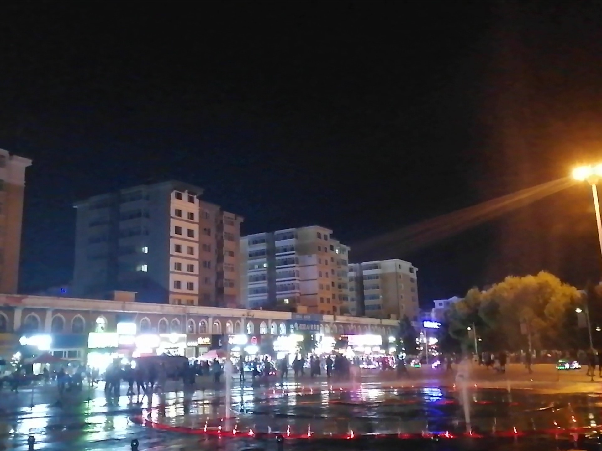 黑龙江牡丹江海林休闲广场音乐喷泉背景音乐:《潇洒走一回》