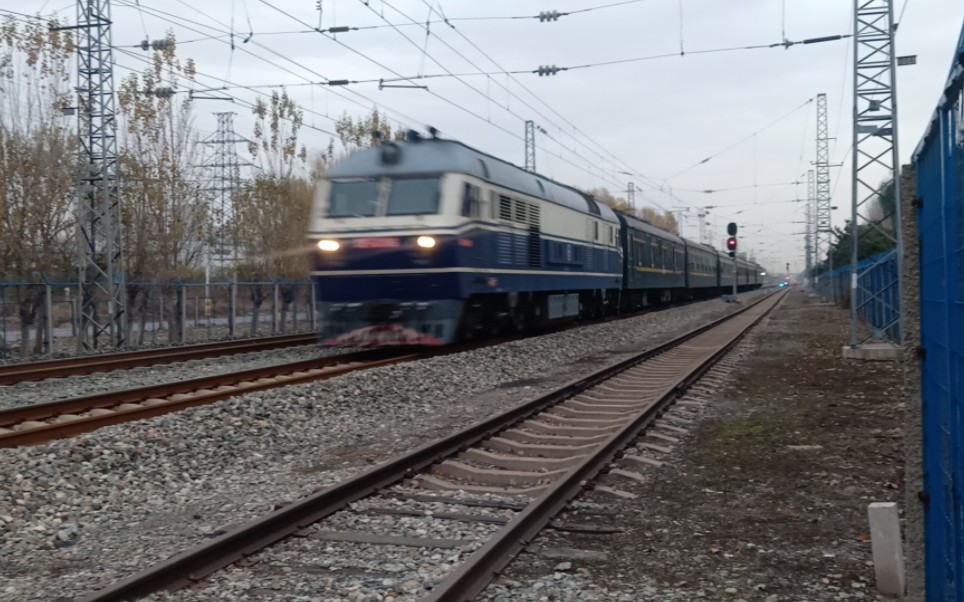 客车k7426通过孤家子站 本务机车df110196