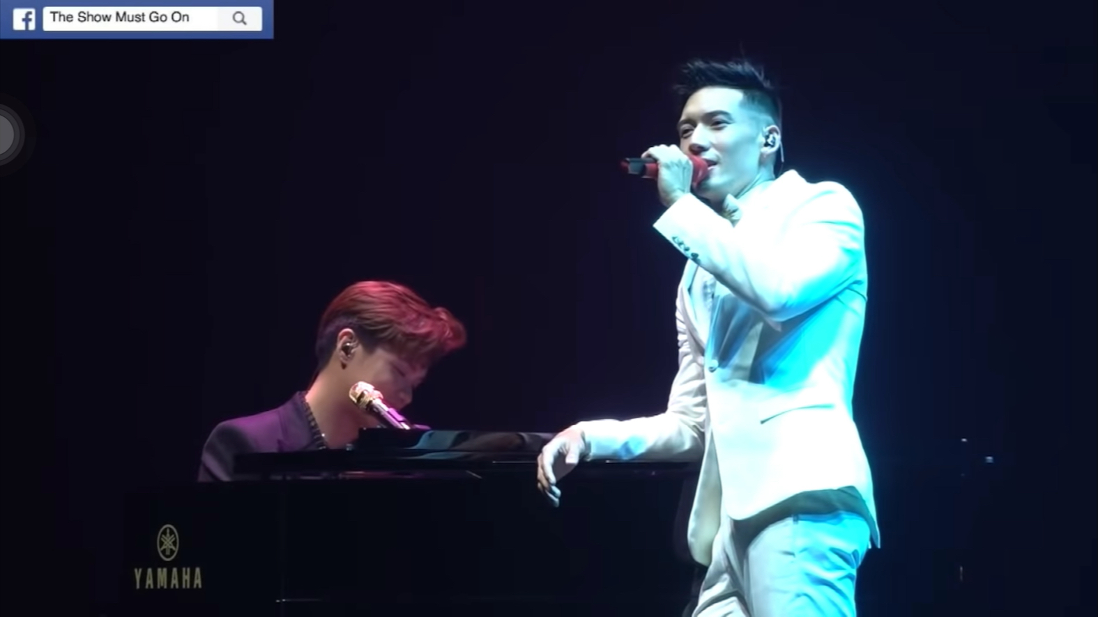 关智斌演唱会与特邀嘉宾张敬轩合唱的情陷百老汇哦