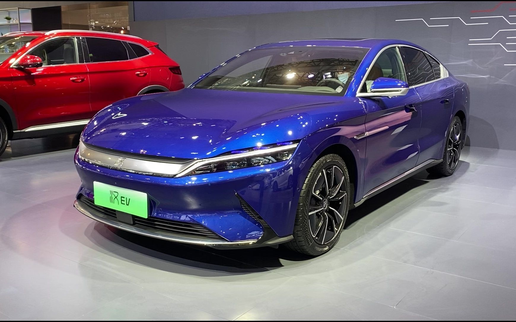 极光蓝 金鳞橙 这款比亚迪汉ev有没有骚到你?