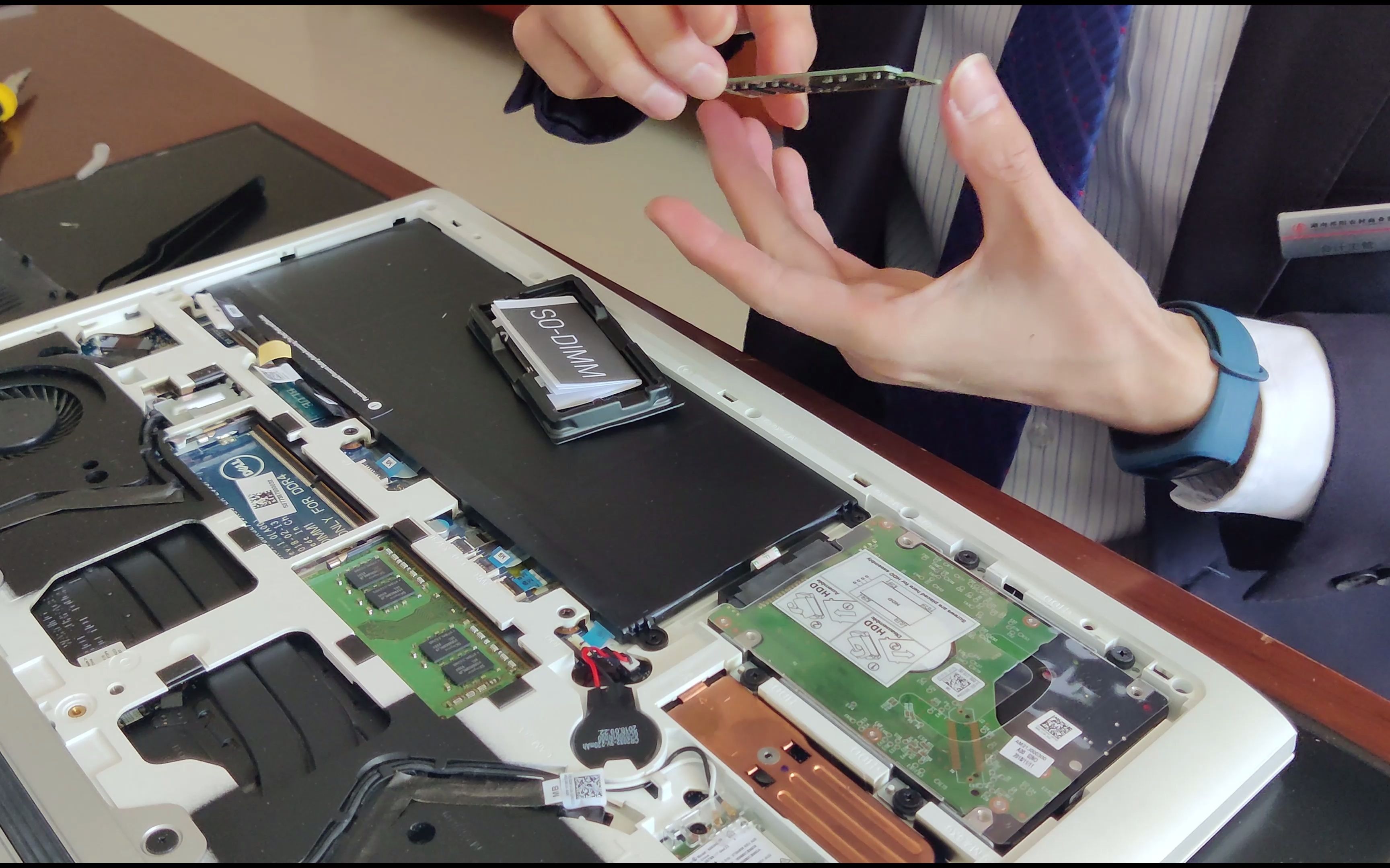 戴尔g77588自己加装内存条