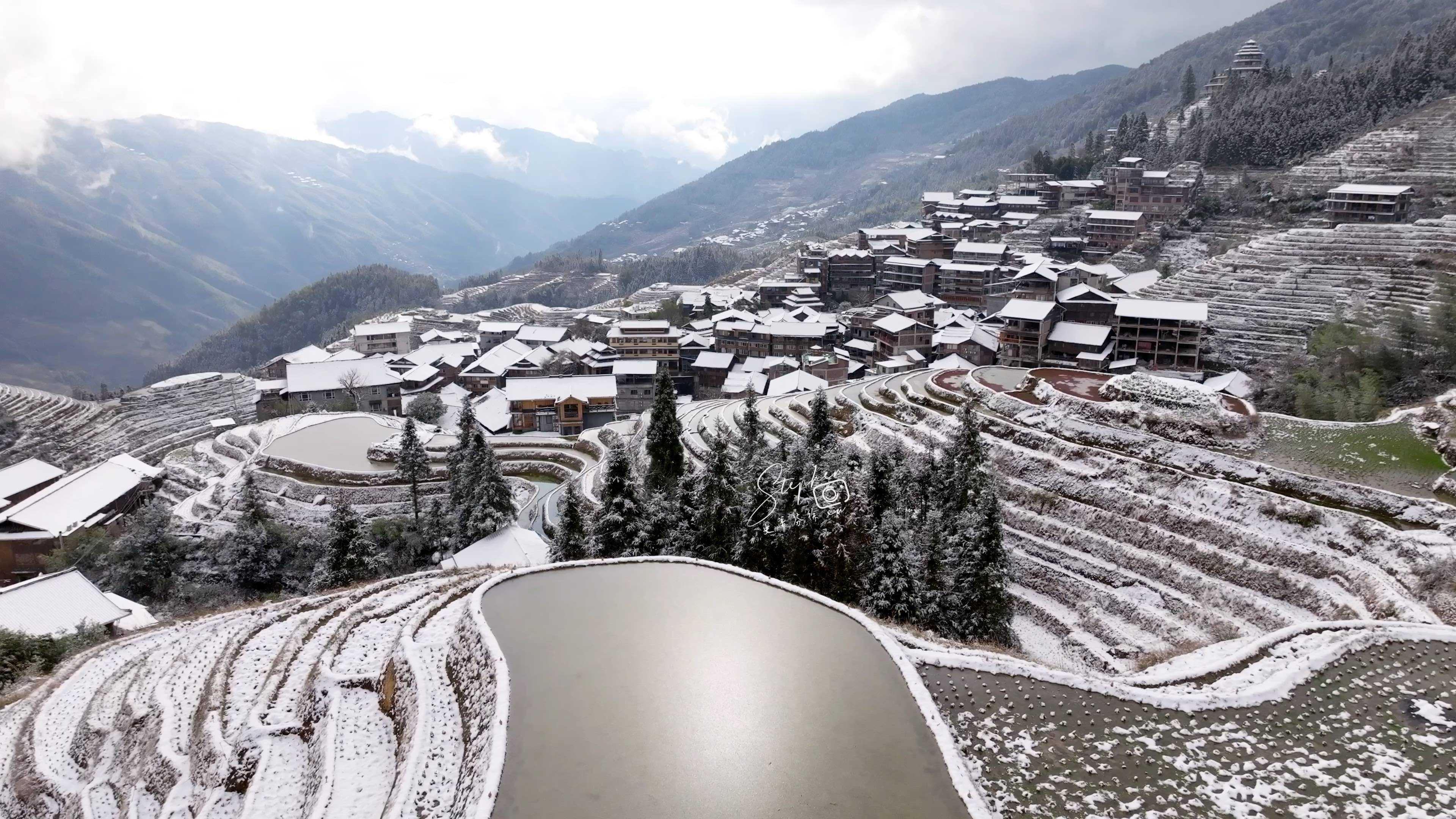 桂林初雪,龙脊梯田雪景,可遇不可求的景致哔哩哔哩bilibili